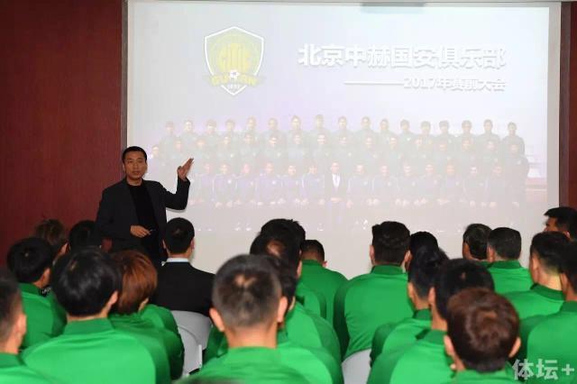 说着，叶辰又道：而且，我觉得晓芬应该也不会遇到什么特别大的麻烦，最多也就是流氓混混收个保护费之类的。